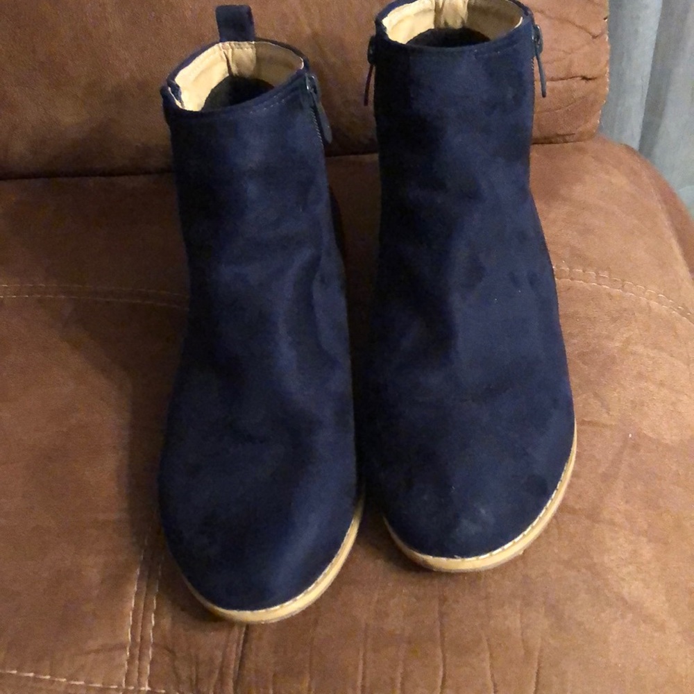 Navy Faux suede ankle booties. Sz 9.5 Worn 1 time